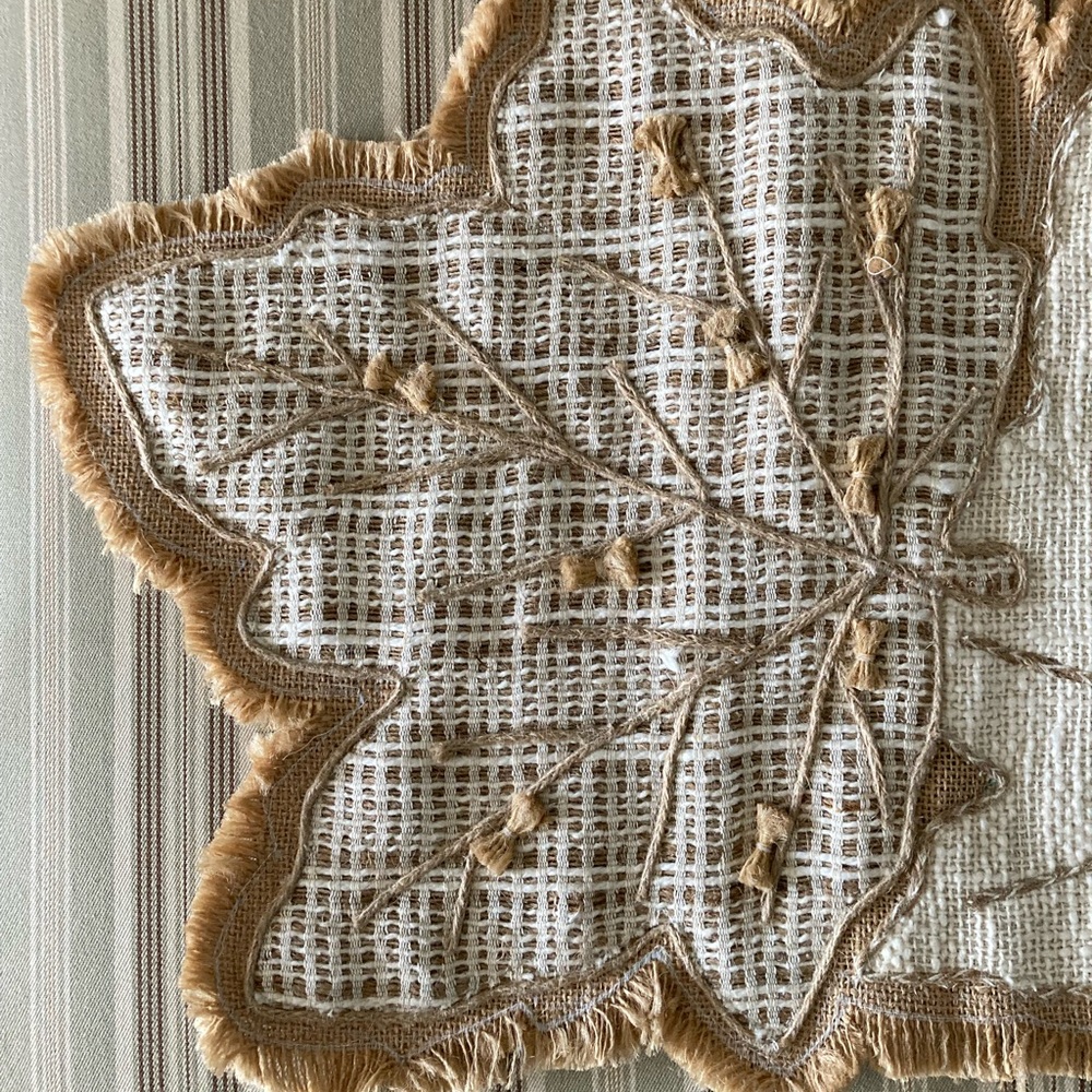 Table runner - fall leaves - Picture 5 of 7